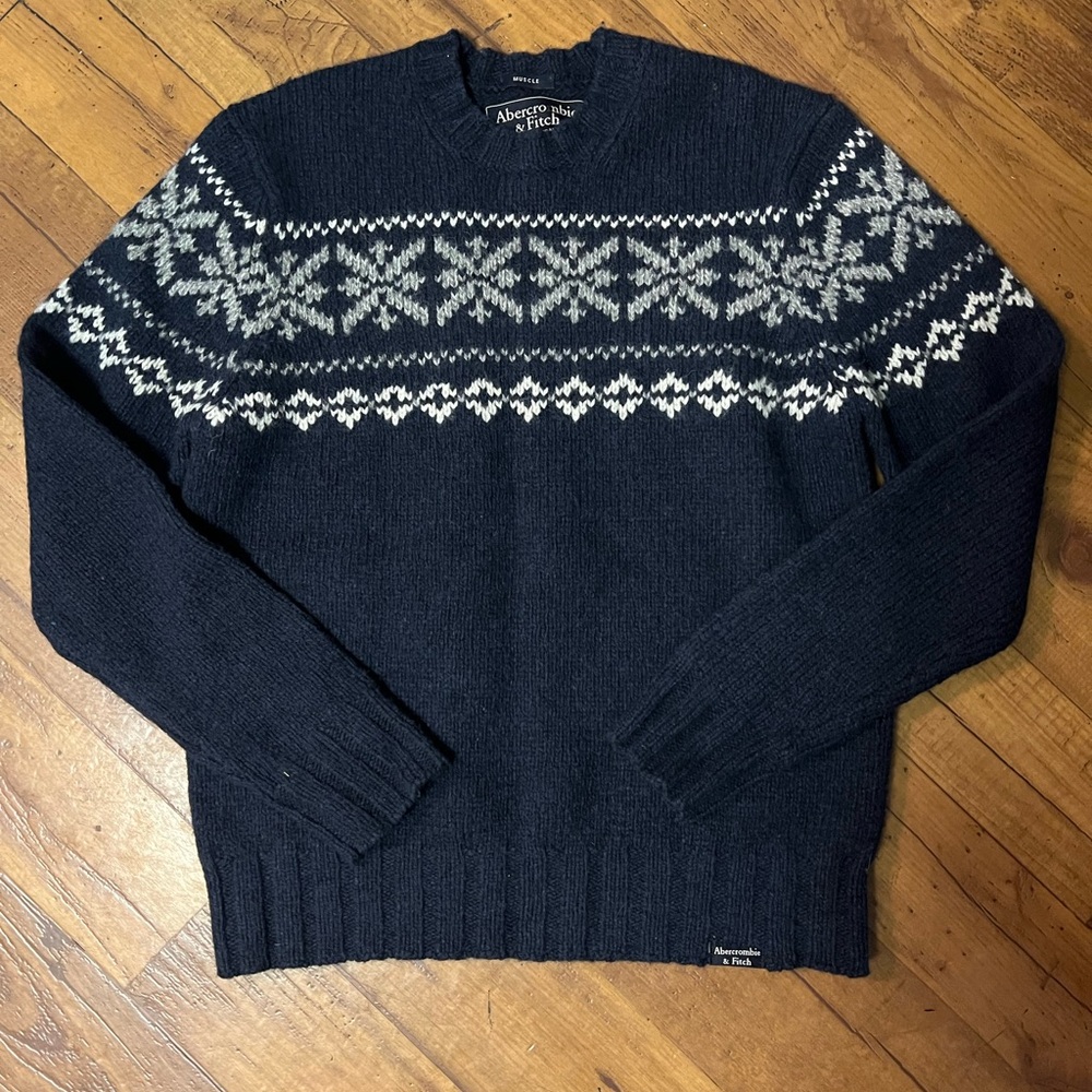 Abercrombie and Fitch knitted sweater men size small in navy blue color